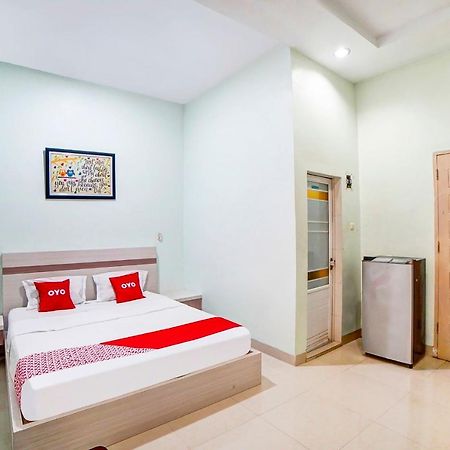 Oyo 91170 Ayahanda Residence Медан Екстер'єр фото